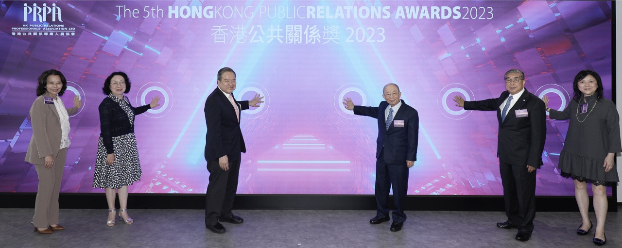 Dr John Chan Chairperson of the Committee of The 5th Hong Kong PR Awards, Professor Anthony T Y WU, Vice Chairperson of the Committee, Mr George Yuen, Vice Chairperson of the Committee & Chief Judge, officiated the launching ceremony together with key members of the Committee, signifying HKPRA officially opened for registration. 