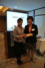 President of PRPA Ms Maria Cheung presents a souvenir to Ms Quince Chong to thank for her sharing out of her busy schedule.