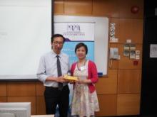 PRPA President Ms Pamela Leung presents a souvenir to thank KK.