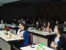 The talk attracts the whole attention of the participants.